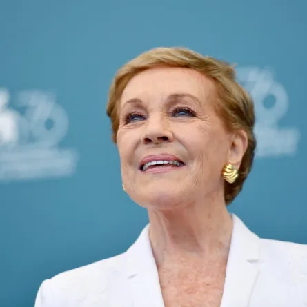 الممثلة البريطانية جولي أندروز في مهرجان البندقية السينمائي الدولي (British actress Julie Andrews at the Venice International Film Festival)- مصدرالصورة: Vincenzo PINTO / AFP