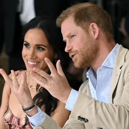الأمير هاري مع زوجته ميغان ماركل - Photo by AFP