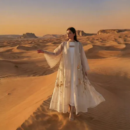 عباية بيج من الأورغنزا من سوي عبايا Sui Abaya-  الصورة من حساب العلامة على انستغرام 