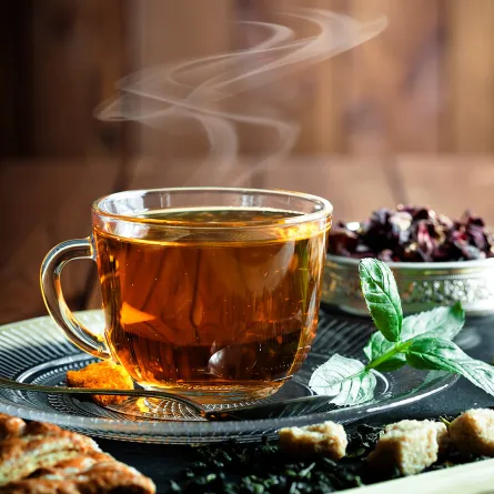 يُعدّ الشاي الأخضر بالنعناع خياراً صحياً مثالياً