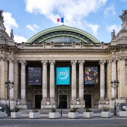منظر خارجي لـ القصر الكبير (Grand Palais)، ضمن أسبوع الموضة في باريس، وذلك في 25 يناير/كانون الثاني 2021 في باريس، فرنسا، Grand Palais, during Paris Haute Couture Spring/Summer 2021 (مصدر الصورة:Edward Berthelot/Getty Images)