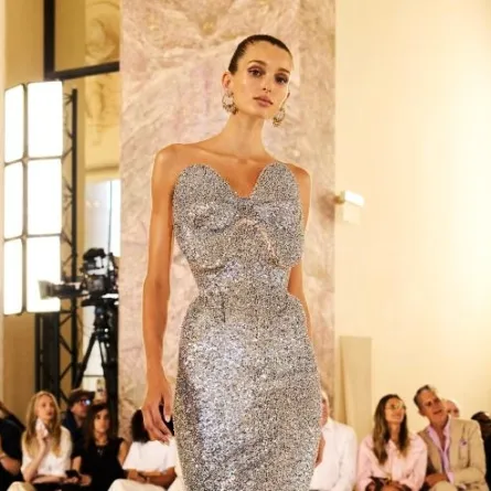 زي من السيليكون فوق الطين من سكياباريللي Schiaparelli  خريف وشتاء 2026- 2027 - الصورة من العلاقات العامة
