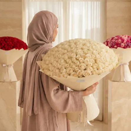 زهور لتكريم النساء الاستثنائيات في حياتك في مناسبة يوم المرأة الإماراتية