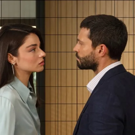 المسلسل التركي حب محتمل (Muhtemel Aşk) - الصورة سكرين شوت من الحلقة الثامنة