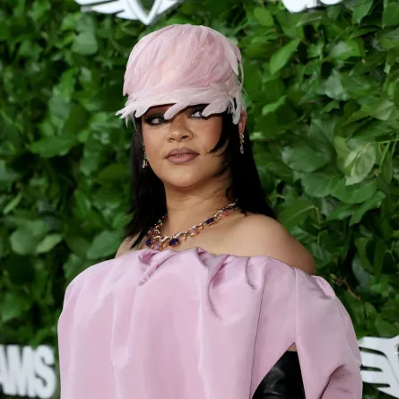 ريهانا في مدينة نيويورك ( Rihanna in New York City). مصدر الصورة: Mike Coppola/Getty Images for The Gotham Film & Media Institute /AFP