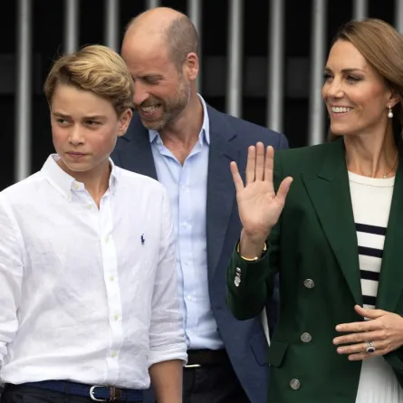 الأمير جورج (Prince George) برفقة والديه - Photo by AFP