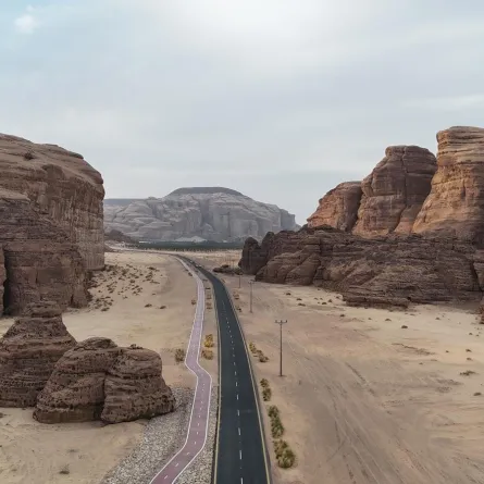 تجربة مذهلة توفرها مسارات العُلا البرية - (مصدر الصورة: واس)