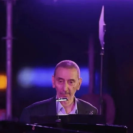 زياد الرحباني يحيي حفلاً موسيقياً ضمن فعاليات مهرجان أعياد بيروت 2019 على الواجهة البحرية في العاصمة اللبنانية Ziad Rahbani performs during the Beirut Holidays 2019 Festival at the waterfront in the Lebanese capital. مصدر الصورة: JOSEPH EID / AFP