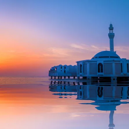  يقف مسجد الرحمة في مشهد معماري فريد يزين جدة - (مصدر الصورة: موقع visit saudi)