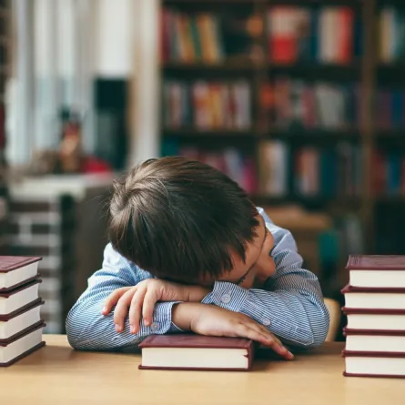 صورة علامات خفية تدل على تأثر تحصيل طفلك الدراسي