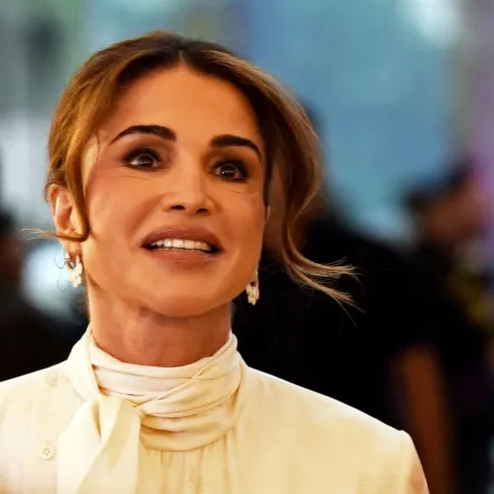 الملكة رانيا العبدالله في مومباي، الهند (Queen Rania Al Abdullah in Mumbai, India). مصدر الصورة: Indranil Aditya/NurPhoto via Getty Images