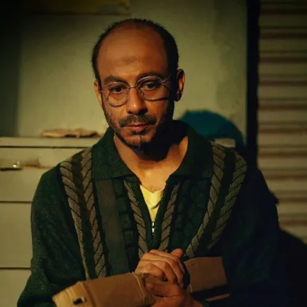 محمد فراج على الملصق الدعائي لحكاية لعبة جهنم- الصورة من صفحة منصة شاهد على إنستغرام