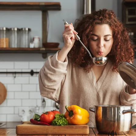 شوربة العظام المنزلية لدعم الكولاجين