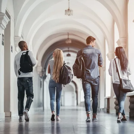 استعداد طلاب الجامعة لعام دراسي جديد