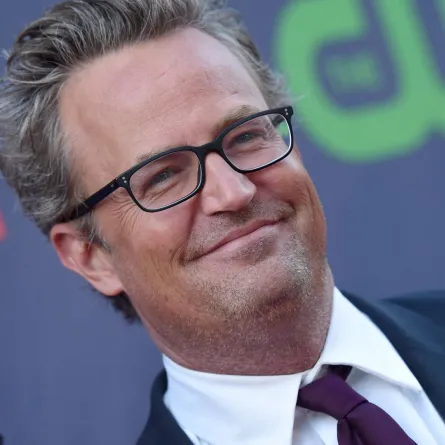 ماثيو بيري في ويست هوليوود، كاليفورنيا (Matthew Perry in West Hollywood, California). مصدر الصورة: Axelle/Bauer-Griffin/FilmMagic