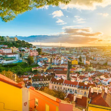 لشبونة كما تبدو وقت المغيب/ تصوير: Balate.Dorin من shutterstock