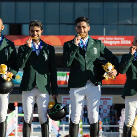 السعودية تحصد ذهبية قفز الحواجز للفرق في ناغويا 2026 للمرة الثالثة تواليًا - مصدر الصورة: حساب فريق السعودية على منصة إكس
