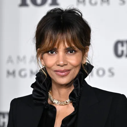 هالي بيري Halle Berry تواجه أمرا قضائيا- Photo by AFP
