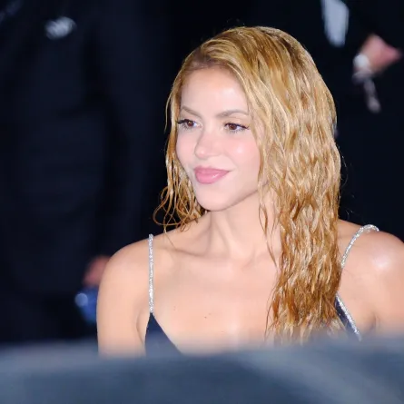شاكيرا Shakira خلال حضورها عرض توم فورد في اسبوع الموضة في باريس (مصدر الصورة: Ferda Demir/Getty Images)