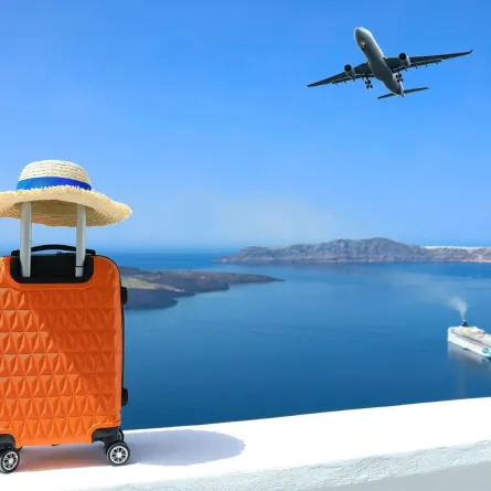 متعة السياحة والسفر/ تصوير: Nok Lek Travel Lifestyle من shutterstock 
