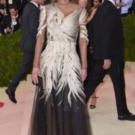 أجمل 30 اطلالة ملكية في العام 2016