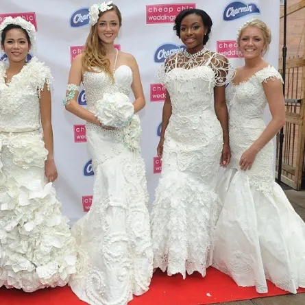 فساتين زفاف من ورق!