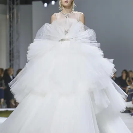 رقي الأزياء يظهر في عرض جيامباتيستا فالي