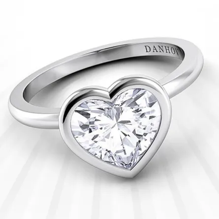 قلوب تتوسط خواتم الزفاف للعروس الرومانسية