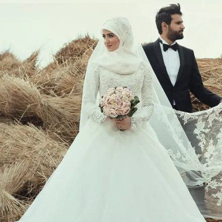 عرائس محجبات أنيقات بالفستان الأبيض!