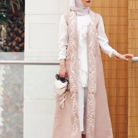 استوحي اطلالتك بالحجاب من الفاشينيستا دلال الدوب