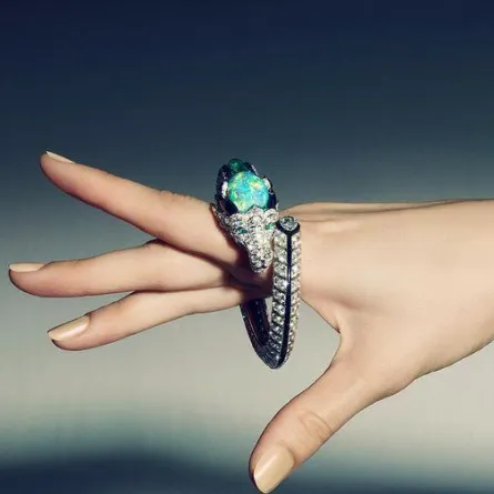 مجوهرات كارتييه لعروس تعشق الفخامة