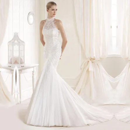 فساتين الزفاف ذات الياقة العالية