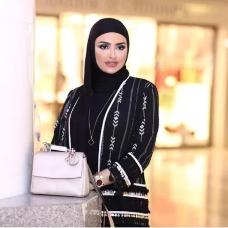 اختاري حقيبتك على خطى الفاشينيستا المحجبة سندس