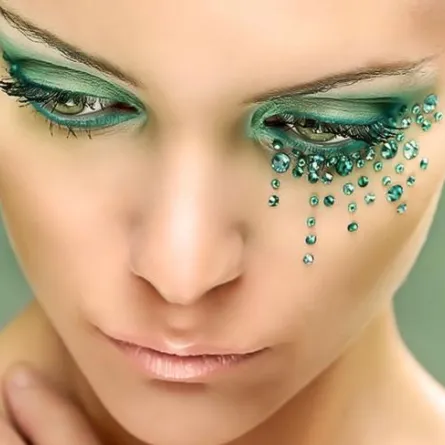 مكياج عينيك من وحي اليوم الوطني السعودي