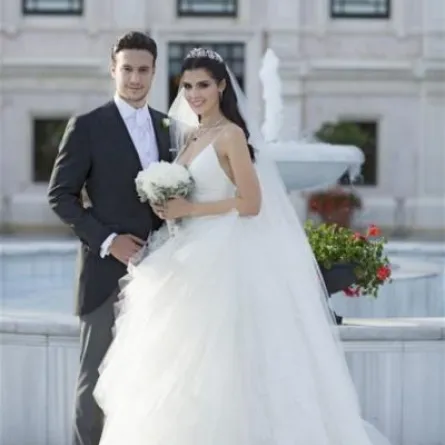 أجمل وأكثر المشاهير الأتراك أناقة ليلة الزفاف