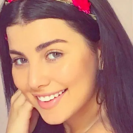 اكسسوارات شعر حنان الخضر تزيدها جاذبية