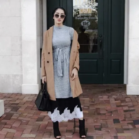 استوحي إطلالتك الشتوية من الفاشينيستا المحجبة سالي عاشور