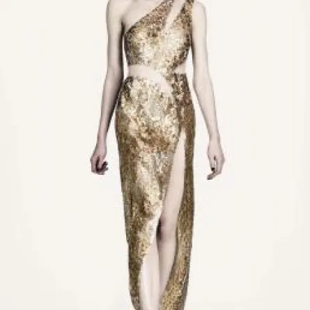 جوليان مكدونالد يعود إلى أسبوع الموضة في لندن