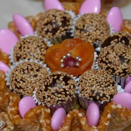 تمر مزركش لحفلات الزفاف المغربي