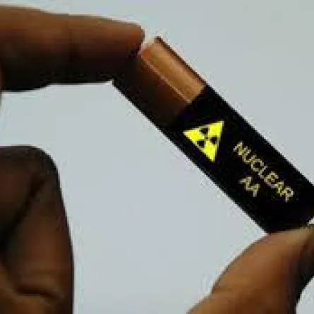 بطارية تدوم 12 عاماً من دون شحن