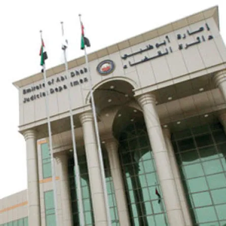 "نقض" أبو ظبي تمنح حضانة طفلتين إلى خالتهما