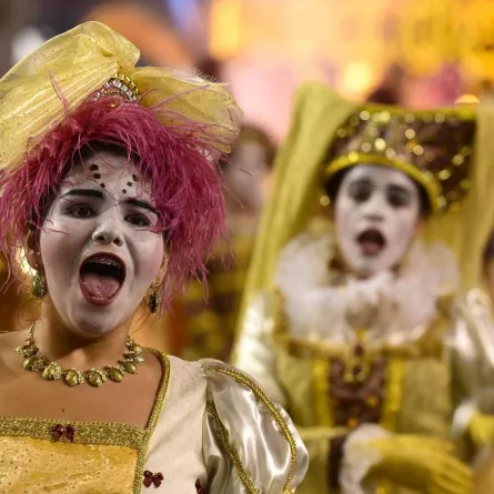 "عاصمة الكرنفالات" ترقص على أنغام السامبا