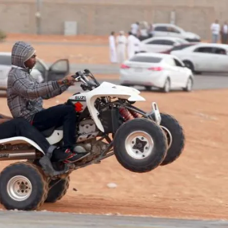 أمطار الرياض تغري المتنزهين وهواة التصوير