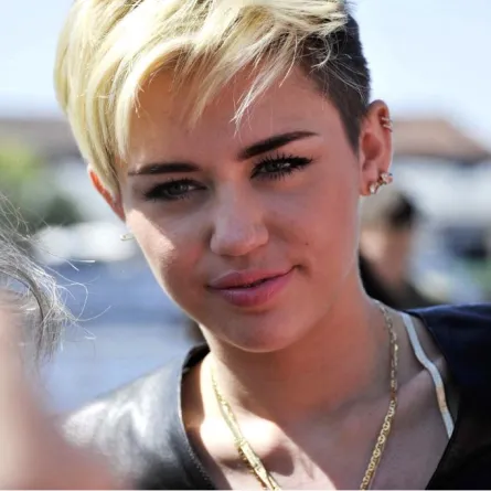 مغنّون ولدوا أغنياء...من Psy إلى Miley Cyrus