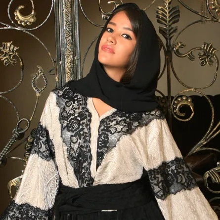 المصممة زوات فلمبان: العباءة السعودية أكثر تميزاً من غيرها