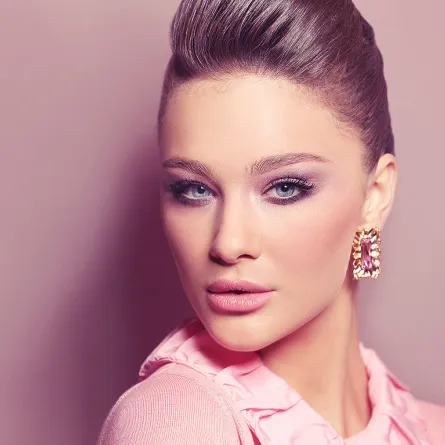 4 إطلالات لمكياج زهري - رومنسي