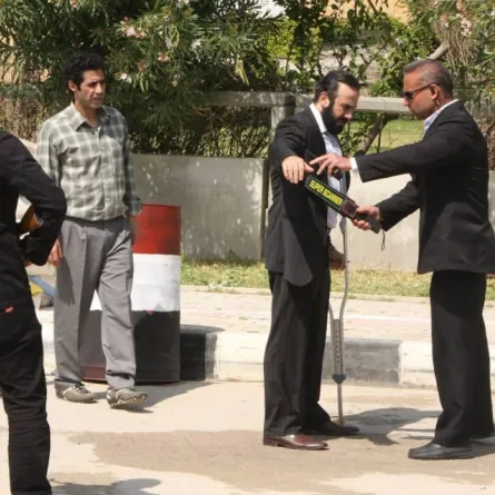 كاتب "ولادة من الخاصرة" يتهم مخرجه بعدم الأمانة