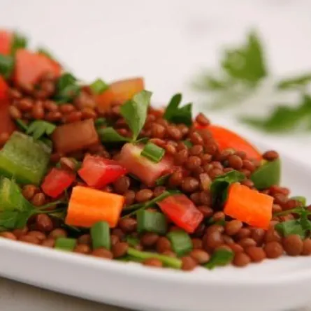 سلطة العدس الغنية بالفيتامينات