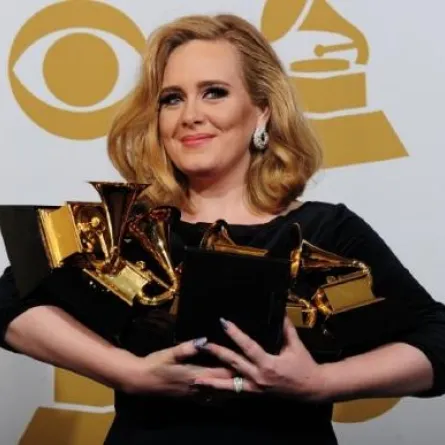 "أديل"تجعل اسمها ماركة مسجّلة