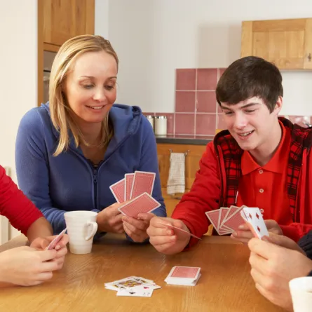 في بيتنا مراهق